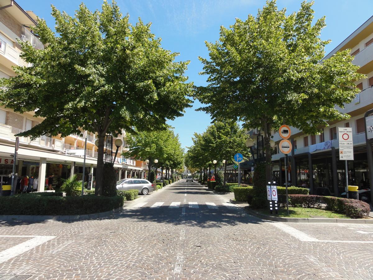 Reji - Appartamenti Bibione Exteriör bild